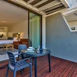 Seaside Retreat With Amazing Views And No Loadshedding